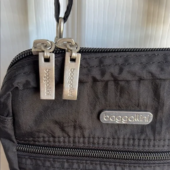 NWOT Baggallini Black Crossbody Bag with Long Strap - Picture 3 of 11